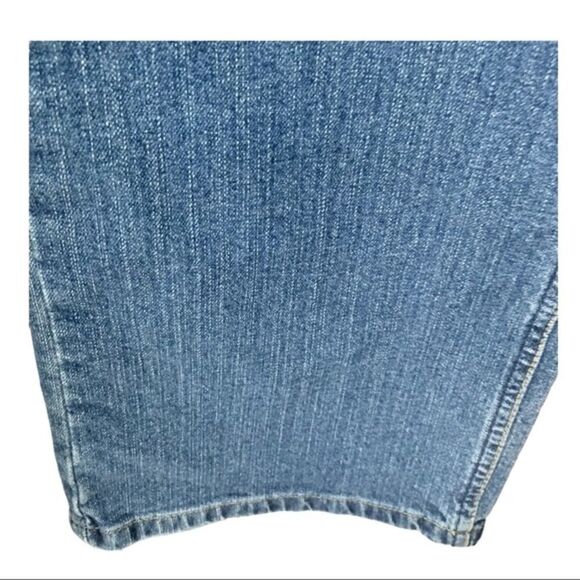 PRICE FIRM!$35 Levi Strauss Plus Size Denim Jeans. SIZE 18 - Picture 6 of 10